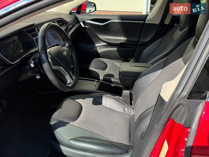Ліфтбек Tesla Model S 2016 в Одесі
