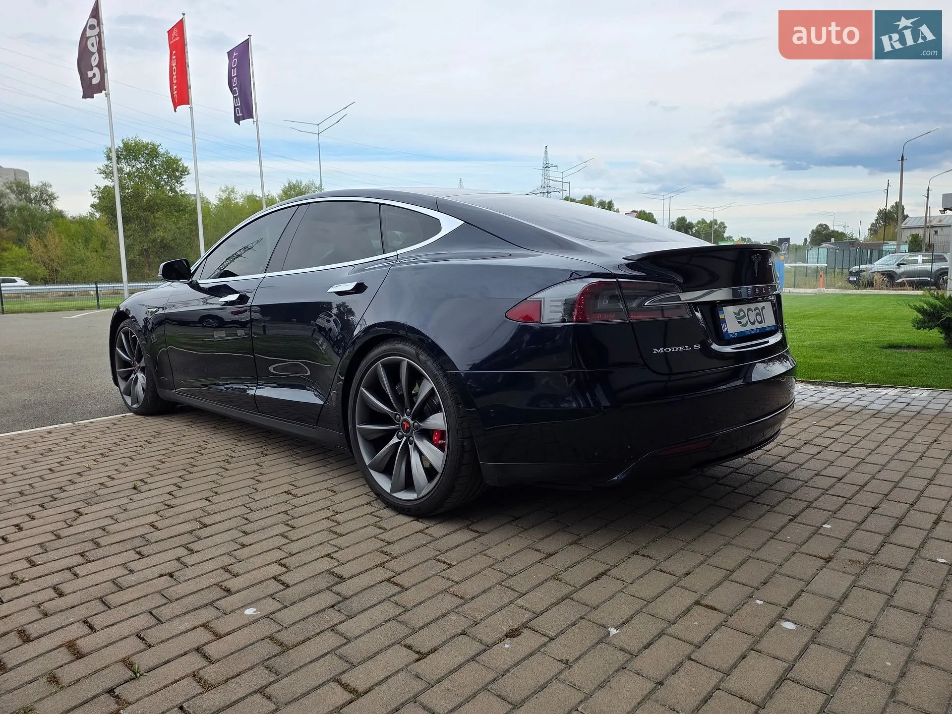2015 Tesla Model S - мініатюра 16
