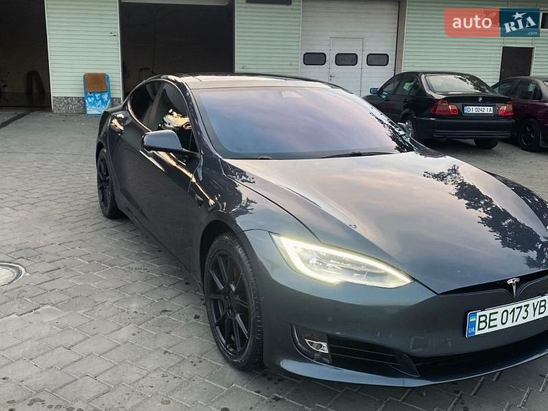 Лифтбек Tesla Model S 2018 в Николаеве