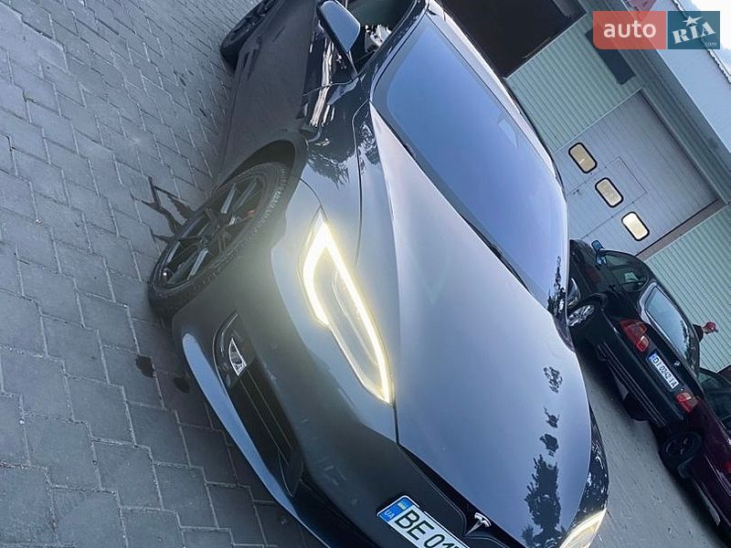 Лифтбек Tesla Model S 2018 в Николаеве