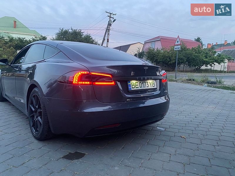 Лифтбек Tesla Model S 2018 в Николаеве
