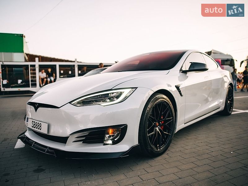 Ліфтбек Tesla Model S 2019 в Вінниці
