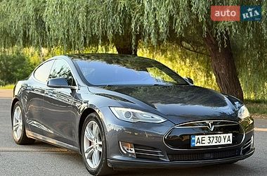 Лифтбек Tesla Model S 2015 в Кривом Роге