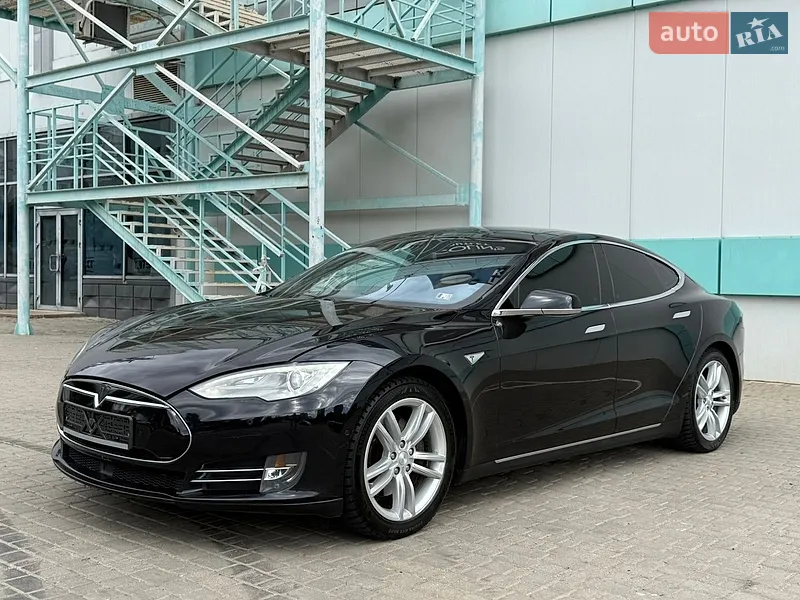 Tesla Model S 2015