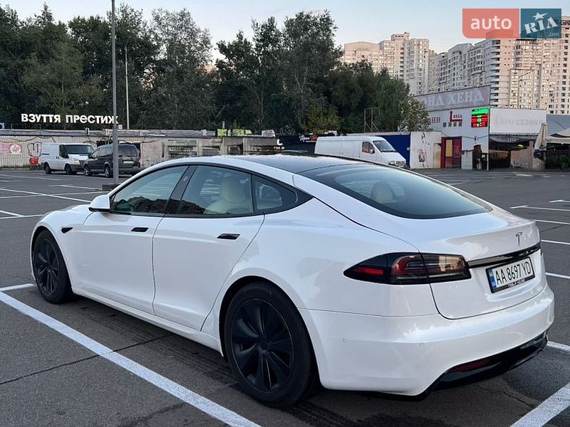 Лифтбек Tesla Model S 2022 в Львове