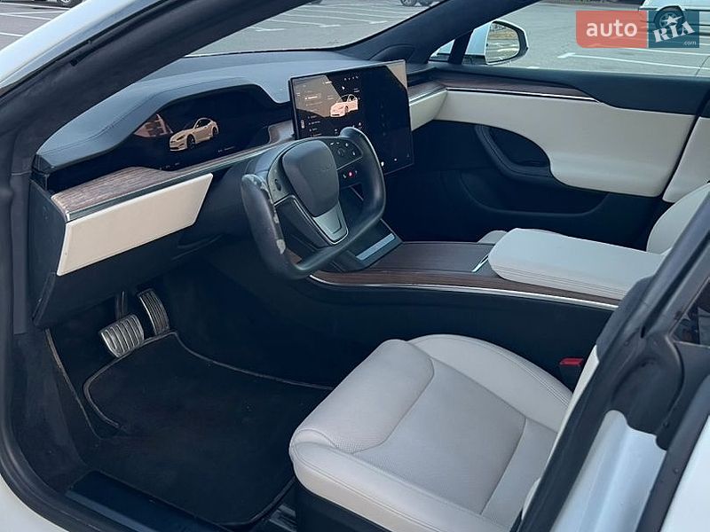 Лифтбек Tesla Model S 2022 в Львове