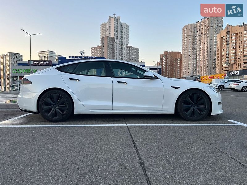 Лифтбек Tesla Model S 2022 в Львове
