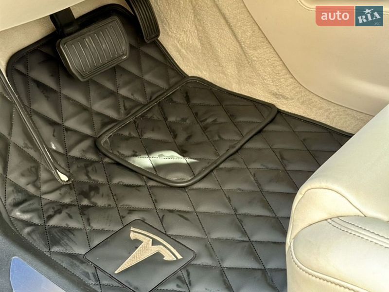 Лифтбек Tesla Model S 2018 в Киеве фото 12 Лифтбек Tesla Model S 2018 в Киеве