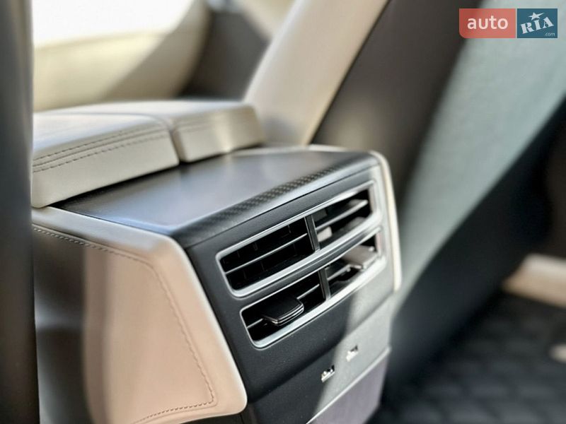 Лифтбек Tesla Model S 2018 в Киеве фото 18 Лифтбек Tesla Model S 2018 в Киеве