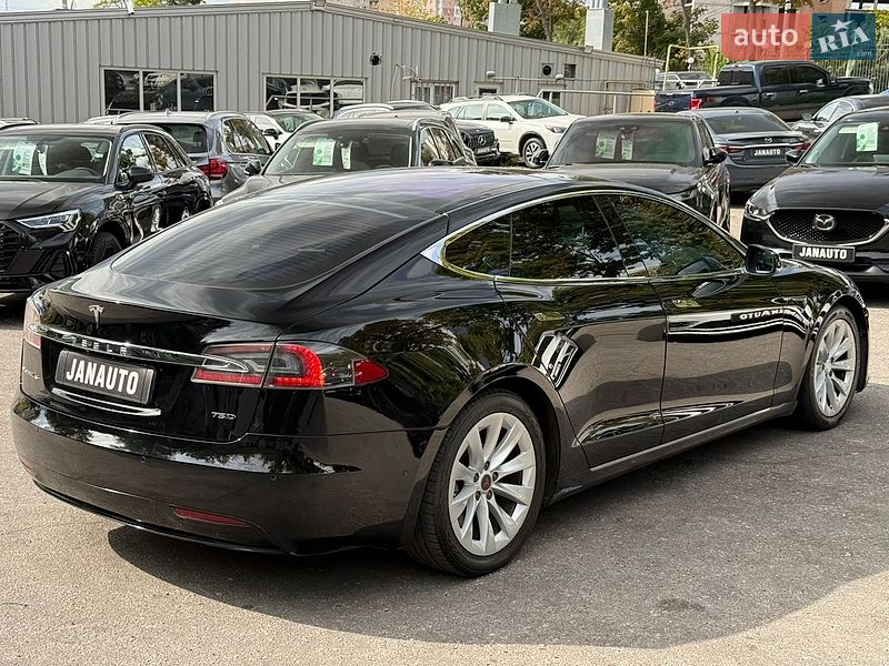 Ліфтбек Tesla Model S 2016 в Харкові