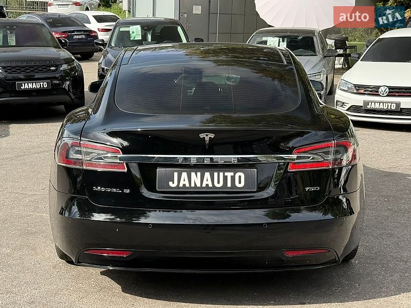 Ліфтбек Tesla Model S 2016 в Харкові