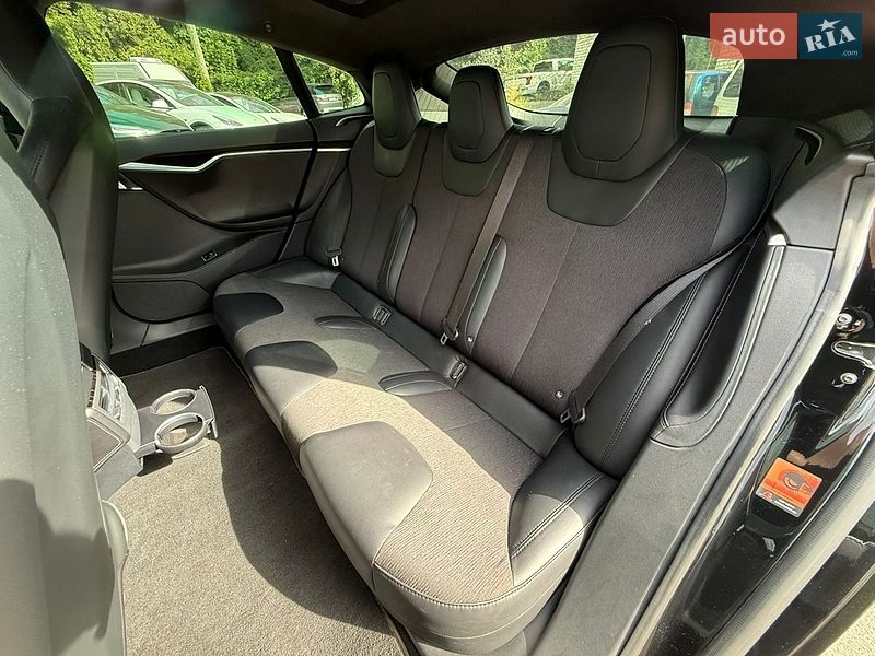 Ліфтбек Tesla Model S 2016 в Харкові