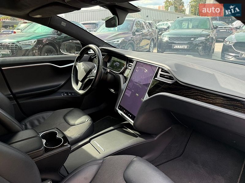 Ліфтбек Tesla Model S 2016 в Харкові