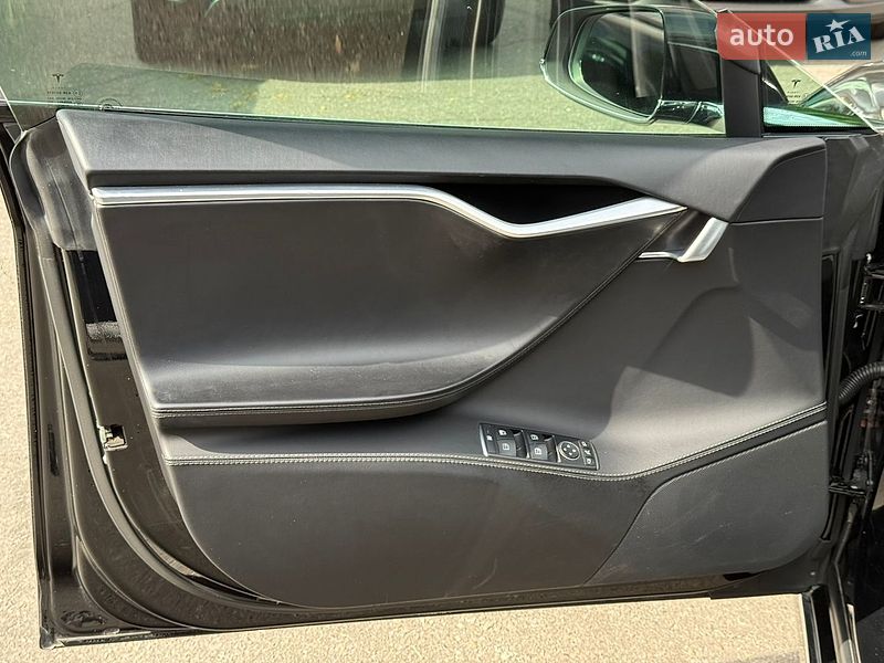 Ліфтбек Tesla Model S 2016 в Харкові