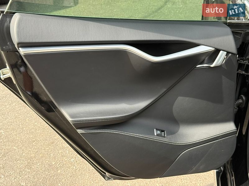 Ліфтбек Tesla Model S 2016 в Харкові