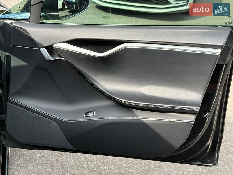 Ліфтбек Tesla Model S 2016 в Харкові