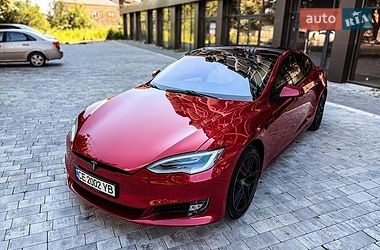 Лифтбек Tesla Model S 2019 в Черновцах