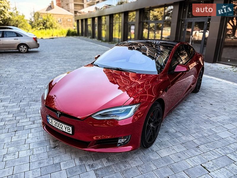Лифтбек Tesla Model S 2019 в Черновцах