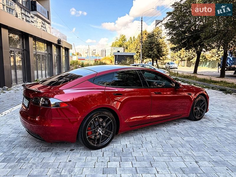 Лифтбек Tesla Model S 2019 в Черновцах