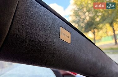 Лифтбек Tesla Model S 2019 в Черновцах