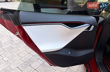 Лифтбек Tesla Model S 2019 в Черновцах