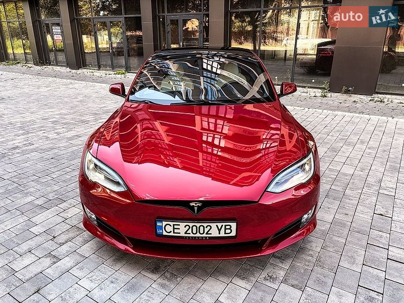 Лифтбек Tesla Model S 2019 в Черновцах