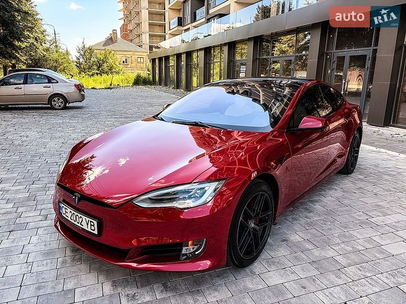 Лифтбек Tesla Model S 2019 в Черновцах