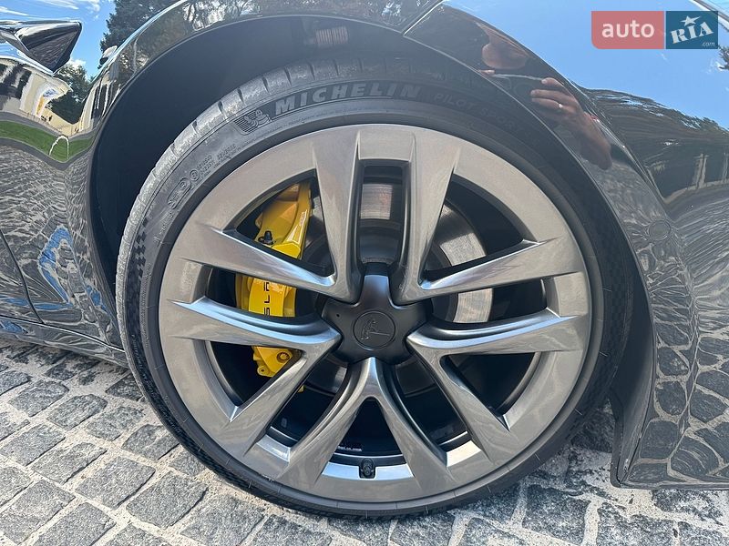Ліфтбек Tesla Model S 2022 в Дніпрі