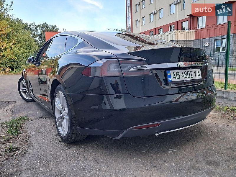 Ліфтбек Tesla Model S 2015 в Вінниці