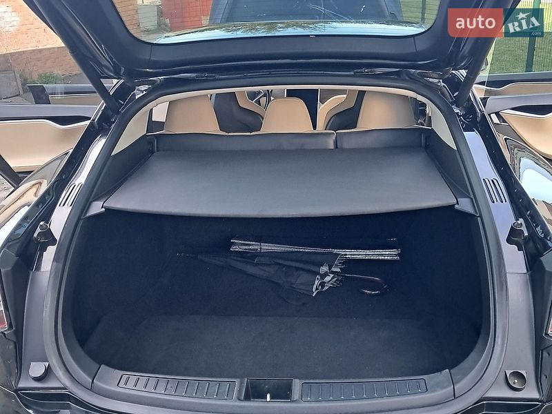 Ліфтбек Tesla Model S 2015 в Вінниці