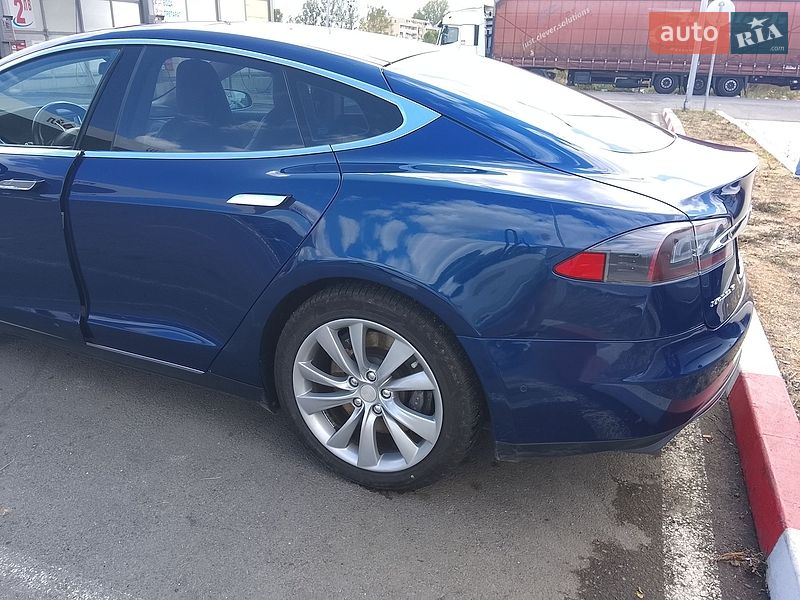 Лифтбек Tesla Model S 2016 в Днепре