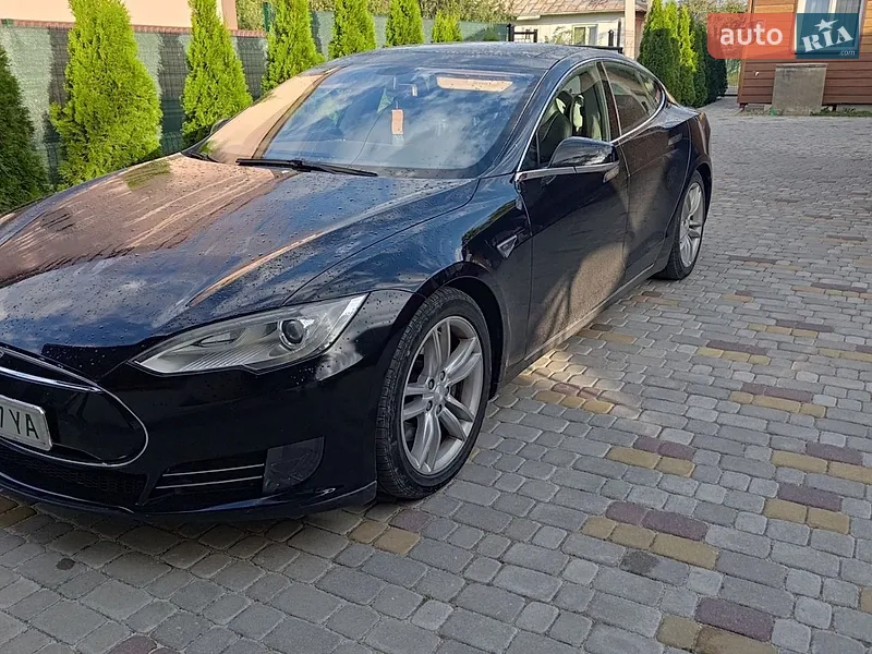 Tesla Model S 2013