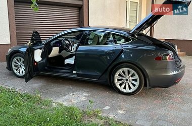 Ліфтбек Tesla Model S 2017 в Львові