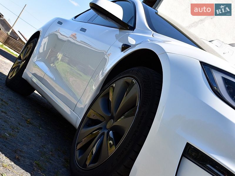 Ліфтбек Tesla Model S 2023 в Дрогобичі