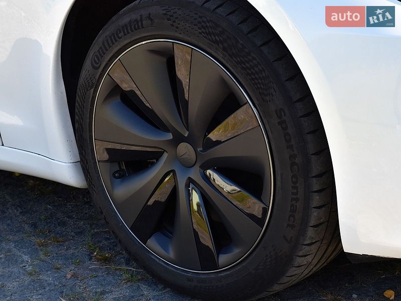 Ліфтбек Tesla Model S 2023 в Дрогобичі