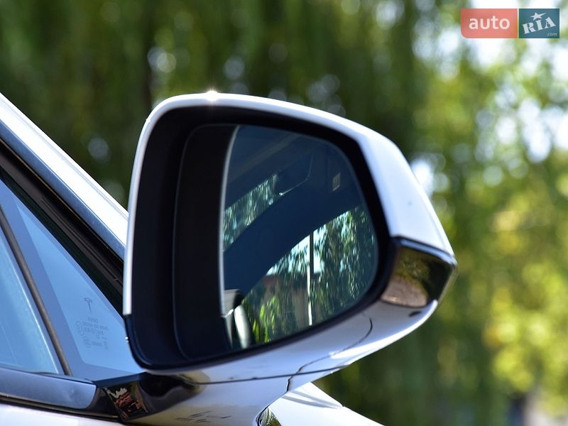 Ліфтбек Tesla Model S 2023 в Дрогобичі