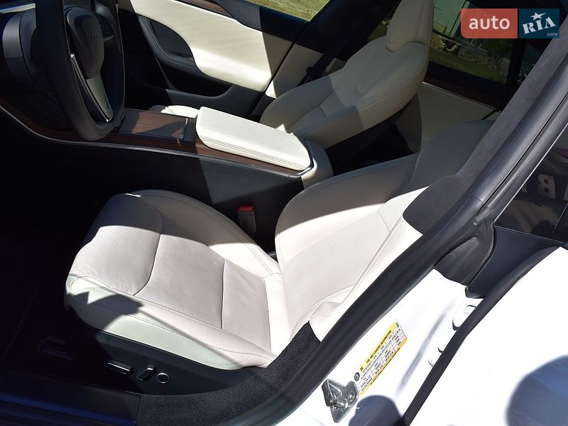 Ліфтбек Tesla Model S 2023 в Дрогобичі