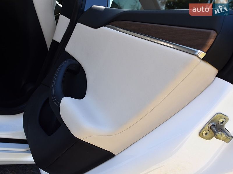 Ліфтбек Tesla Model S 2023 в Дрогобичі