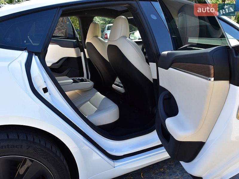 Ліфтбек Tesla Model S 2023 в Дрогобичі