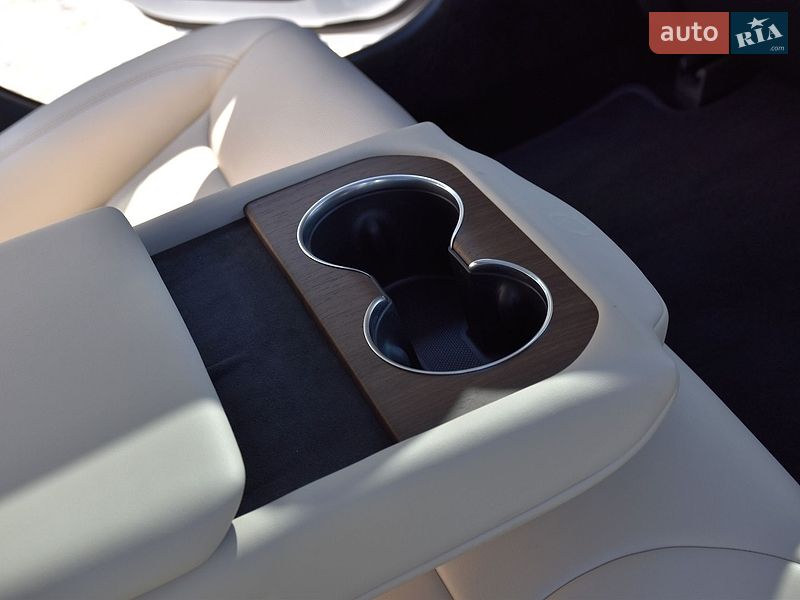 Ліфтбек Tesla Model S 2023 в Дрогобичі