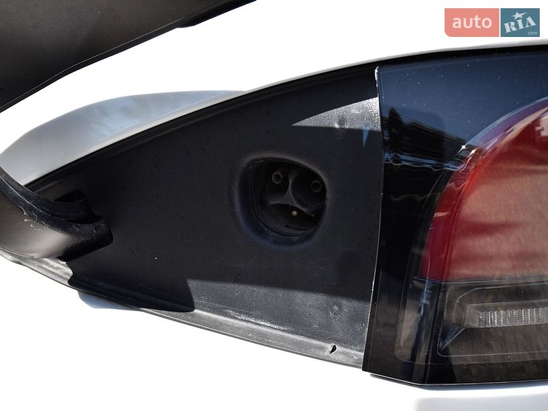 Ліфтбек Tesla Model S 2023 в Дрогобичі