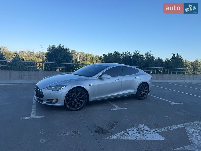 Ліфтбек Tesla Model S 2015 в Києві