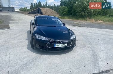 Ліфтбек Tesla Model S 2015 в Коростені