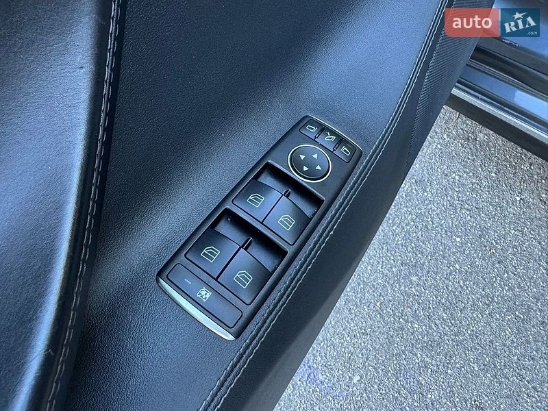 Лифтбек Tesla Model S 2015 в Виннице