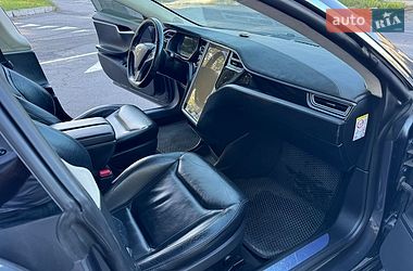 Лифтбек Tesla Model S 2015 в Виннице