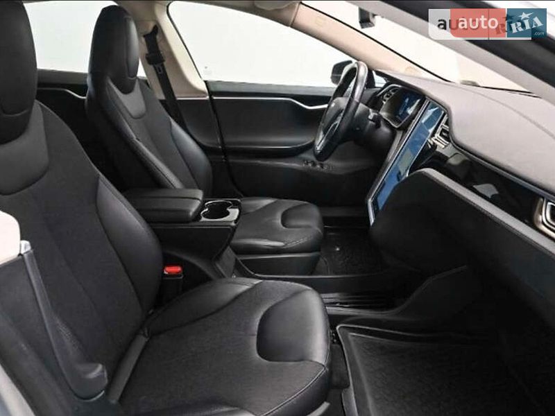 Ліфтбек Tesla Model S 2015 в Рівному фото 47 Ліфтбек Tesla Model S 2015 в Рівному
