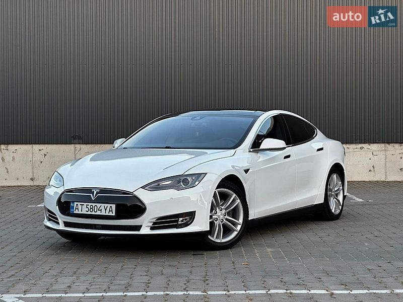Лифтбек Tesla Model S 2015 в Тернополе