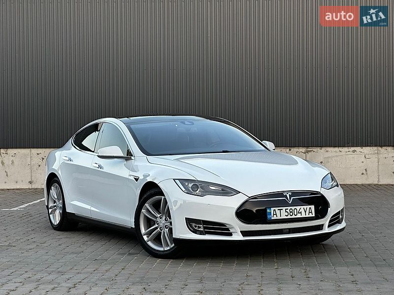 Лифтбек Tesla Model S 2015 в Тернополе