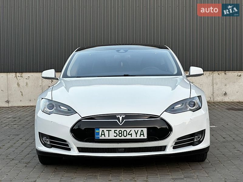 Лифтбек Tesla Model S 2015 в Тернополе