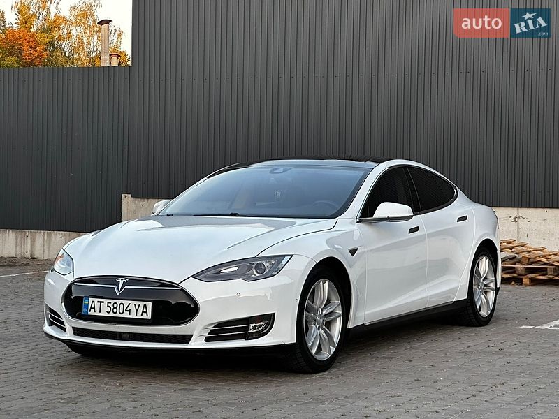 Лифтбек Tesla Model S 2015 в Тернополе
